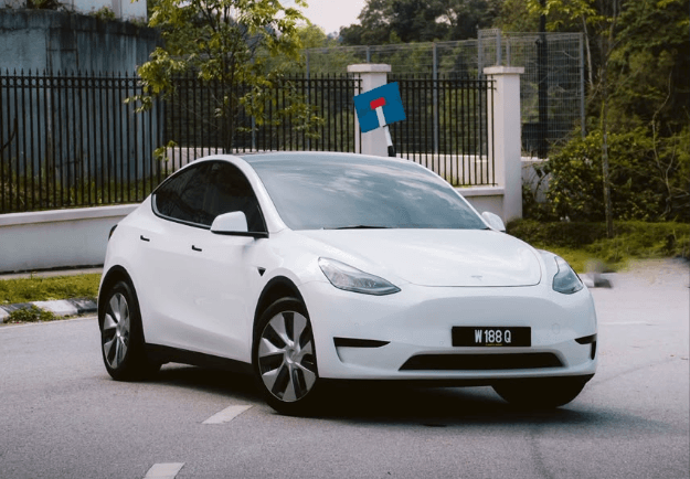 Tesla Model Y Long Range